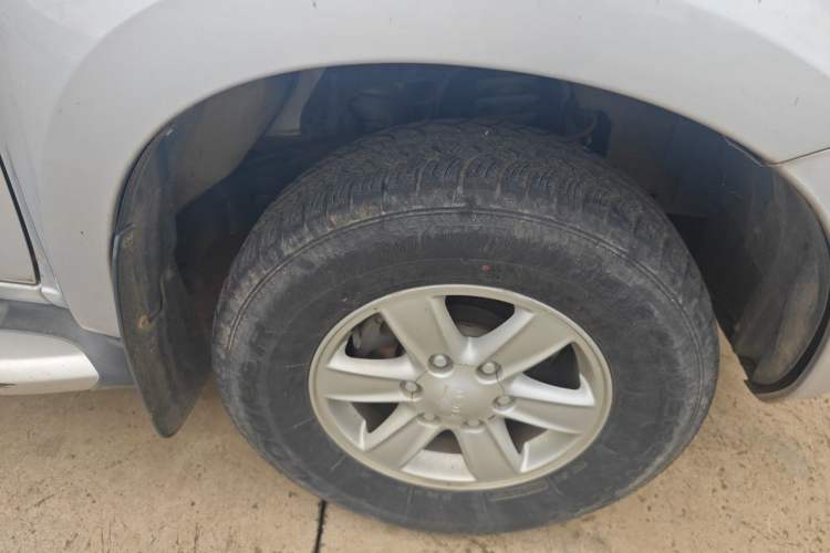 Used Isuzu D-MAX 2018 3.0T Four-Wheel Drive Manual Base Version 4JJ1-TC HI Right Front Wheel Hub