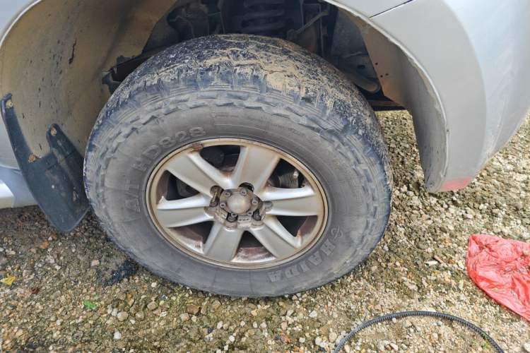 Used Isuzu D-MAX 2018 3.0T Two-Wheel Drive Automatic Elite Version 4JJ1-TC HI Right Front Wheel Hub