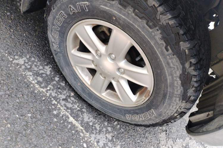 Used Isuzu D-MAX 2018 2.5T Two-Wheel-Drive Base Version JE4D25Q5A Right Front Wheel Hub