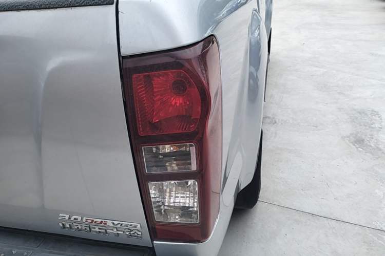 Used Isuzu D-MAX 2018 3.0T Two-Wheel Drive Automatic Elite Version 4JJ1-TC HI Right Rear Taillight