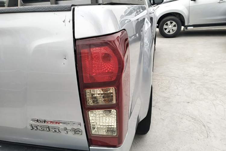 Used Isuzu D-MAX 2018 3.0T Two-Wheel Drive Automatic Elite Version 4JJ1-TC HI Right Rear Taillight