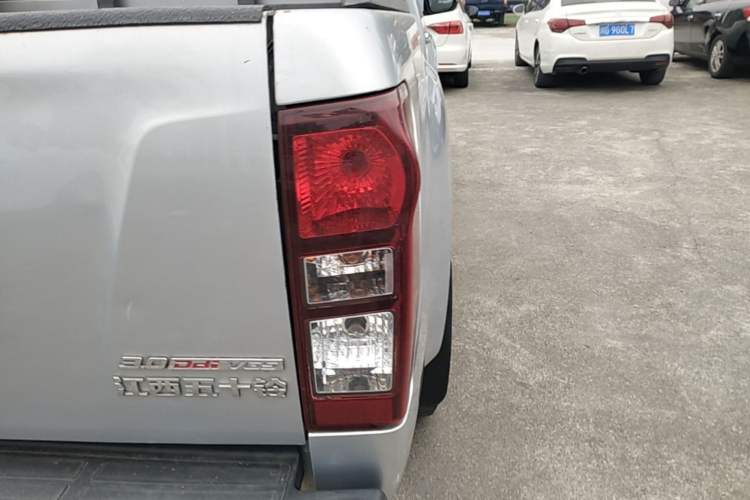 Used Isuzu D-MAX 2018 3.0T Two-Wheel Drive Automatic Elite Version 4JJ1-TC HI Right Rear Taillight