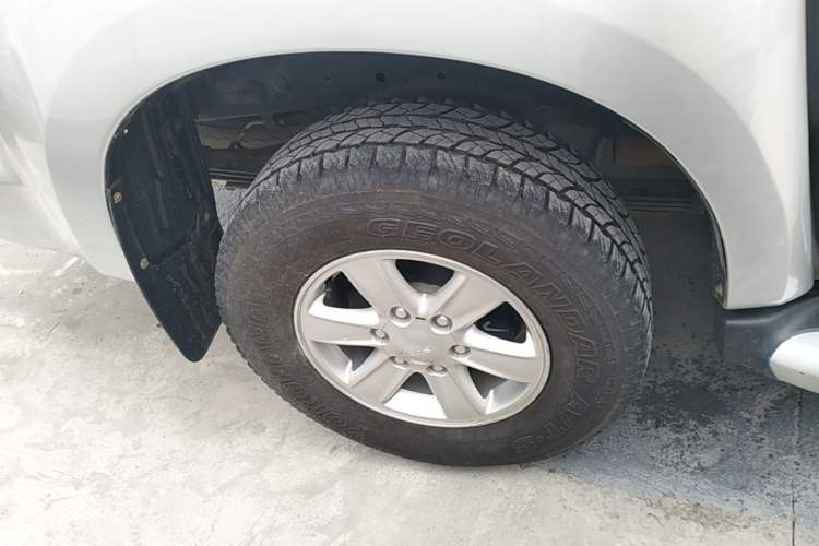 Used Isuzu D-MAX 2018 3.0T Two-Wheel Drive Automatic Elite Version 4JJ1-TC HI Right Rear Wheel Hub