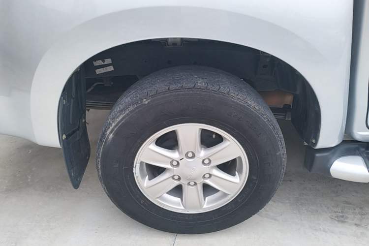 Used Isuzu D-MAX 2018 3.0T Two-Wheel Drive Automatic Elite Version 4JJ1-TC HI Right Rear Wheel Hub
