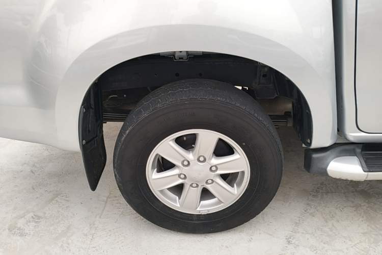 Used Isuzu D-MAX 2018 3.0T Two-Wheel Drive Automatic Elite Version 4JJ1-TC HI Right Rear Wheel Hub