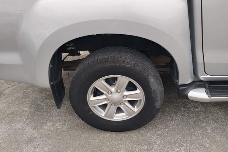 Used Isuzu D-MAX 2018 3.0T Two-Wheel Drive Automatic Elite Version 4JJ1-TC HI Right Rear Wheel Hub