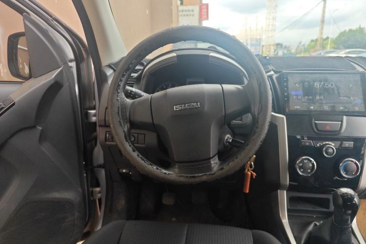 Used Isuzu D-MAX 2018 3.0T Four-Wheel Drive Manual Base Version 4JJ1-TC HI Steering Wheel