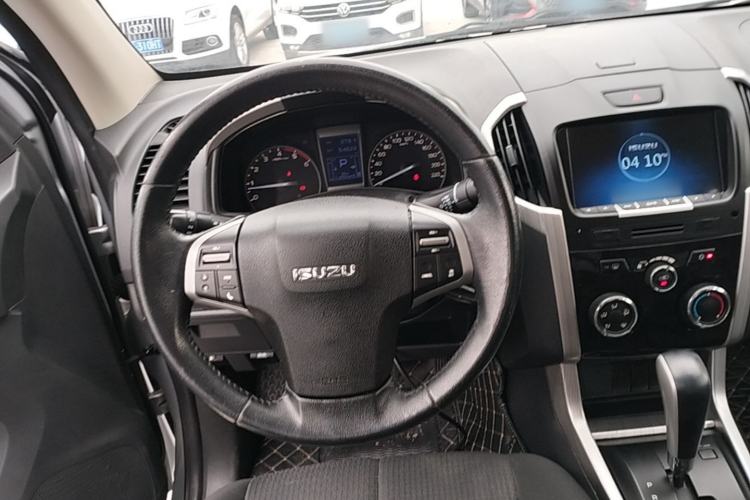 Used Isuzu D-MAX 2018 3.0T Two-Wheel Drive Automatic Elite Version 4JJ1-TC HI Steering Wheel