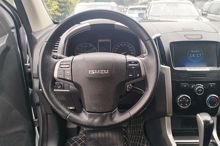 Used Isuzu D-MAX 2018 3.0T Two-Wheel Drive Automatic Elite Version 4JJ1-TC HI Steering Wheel