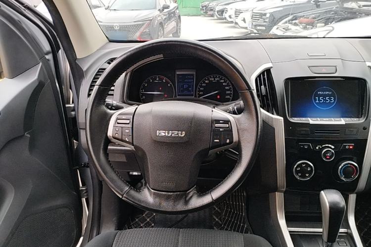 Used Isuzu D-MAX 2018 3.0T Two-Wheel Drive Automatic Elite Version 4JJ1-TC HI Steering Wheel