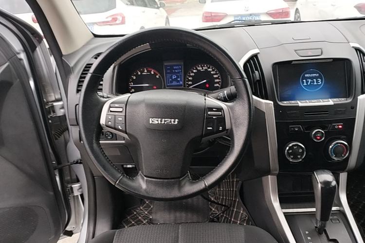 Used Isuzu D-MAX 2018 3.0T Two-Wheel Drive Automatic Elite Version 4JJ1-TC HI Steering Wheel