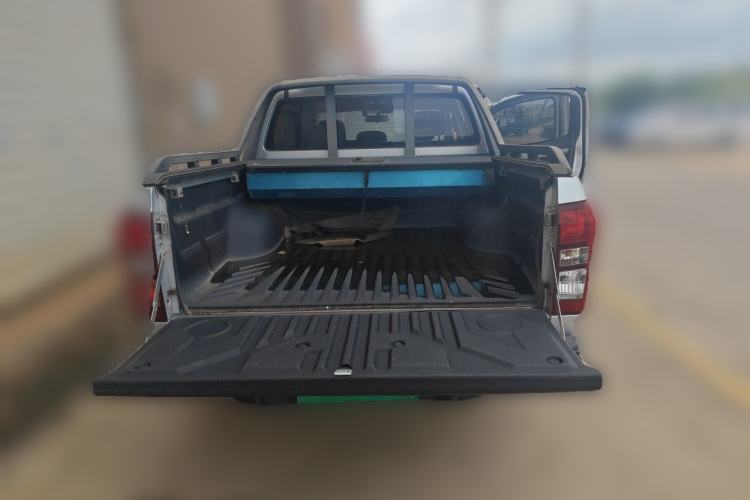 Used Isuzu D-MAX 2018 3.0T Four-Wheel Drive Manual Base Version 4JJ1-TC HI Trunk