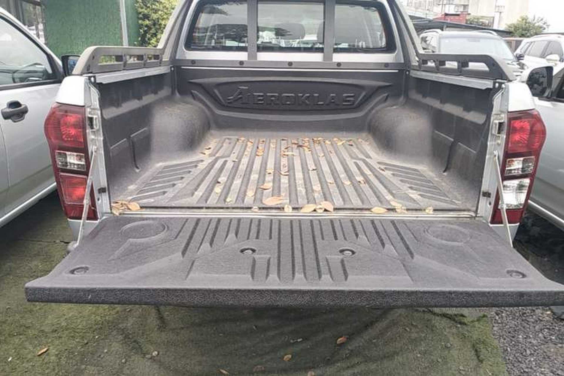 Used Isuzu D-MAX 2018 3.0T Two-Wheel Drive Automatic Elite Version 4JJ1-TC HI Trunk