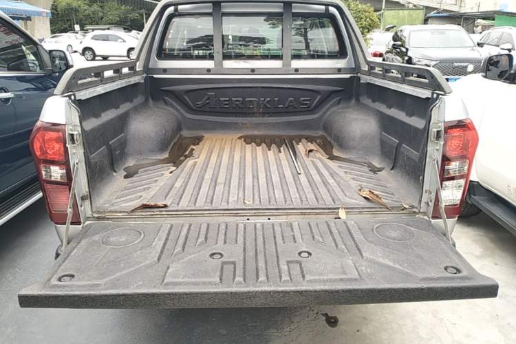 Used Isuzu D-MAX 2018 3.0T Two-Wheel Drive Automatic Elite Version 4JJ1-TC HI Trunk