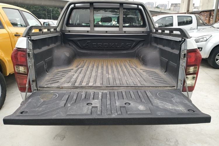 Used Isuzu D-MAX 2018 3.0T Two-Wheel Drive Automatic Elite Version 4JJ1-TC HI Trunk
