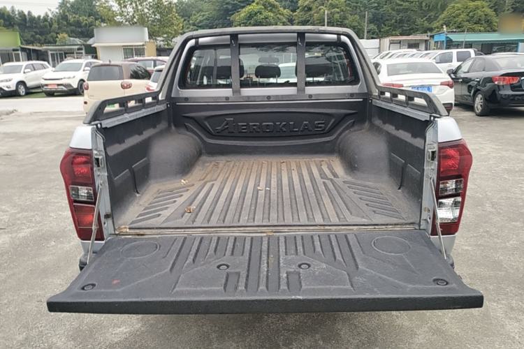 Used Isuzu D-MAX 2018 3.0T Two-Wheel Drive Automatic Elite Version 4JJ1-TC HI Trunk