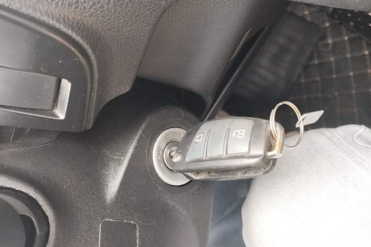 Used Isuzu D-MAX 2018 3.0T Two-Wheel Drive Automatic Elite Version 4JJ1-TC HI Vehicle Key