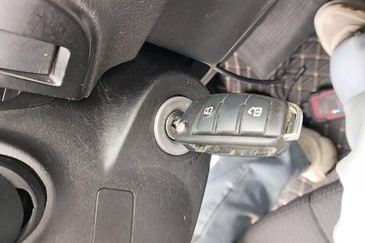 Used Isuzu D-MAX 2018 3.0T Two-Wheel Drive Automatic Elite Version 4JJ1-TC HI Vehicle Key
