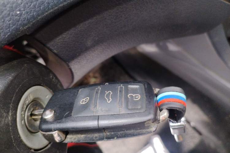 Used Isuzu D-MAX 2018 2.5T Two-Wheel-Drive Base Version JE4D25Q5A Vehicle Key
