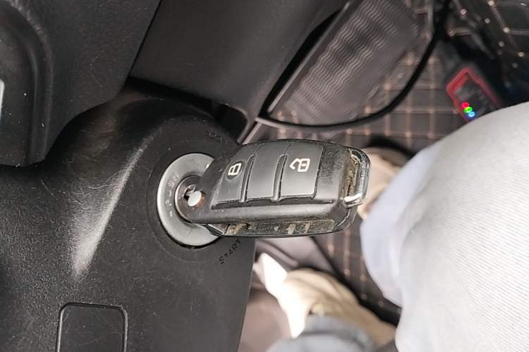 Used Isuzu D-MAX 2018 3.0T Two-Wheel Drive Automatic Elite Version 4JJ1-TC HI Vehicle Key