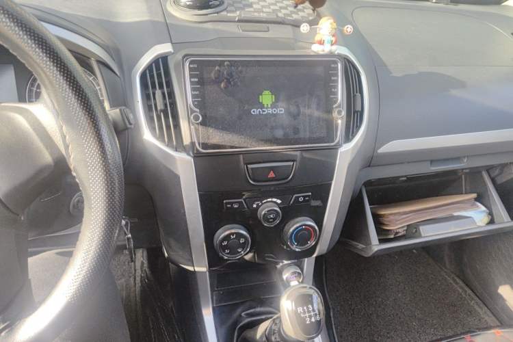 Used Isuzu D-MAX 2018 2.5T Two-Wheel-Drive Base Version JE4D25Q5A Audio And AC Panel