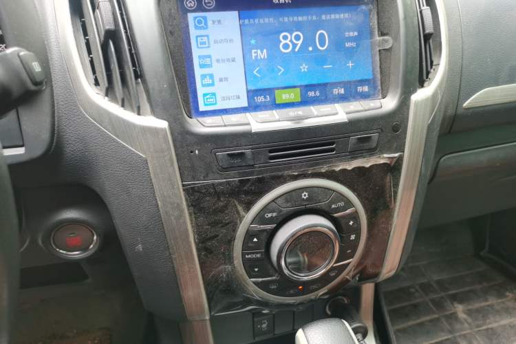 Used Isuzu D-MAX 2018 3.0T Four-Wheel Drive Automatic Ultra-Luxury Version 4JJ1-TC HI Audio And AC Panel
