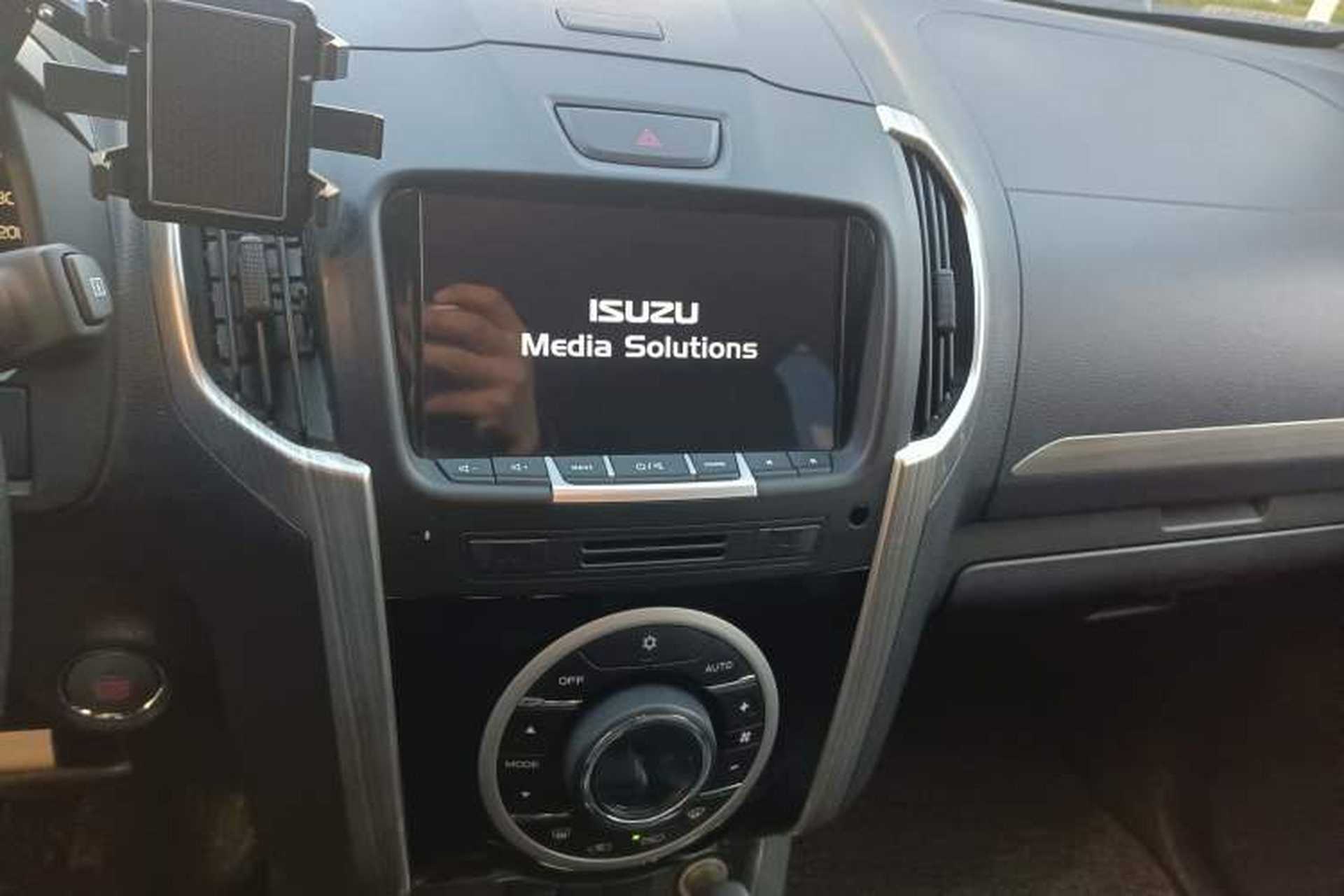 Used Isuzu D-MAX 2018 3.0T Four-Wheel Drive Automatic Ultra-Luxury Version 4JJ1-TC HI Audio And AC Panel