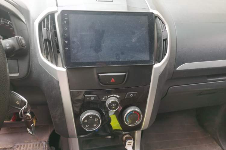 Used Isuzu D-MAX 2018 2.5T Two-Wheel Drive Base Version Extended Length JE4D25Q5A Audio And AC Panel
