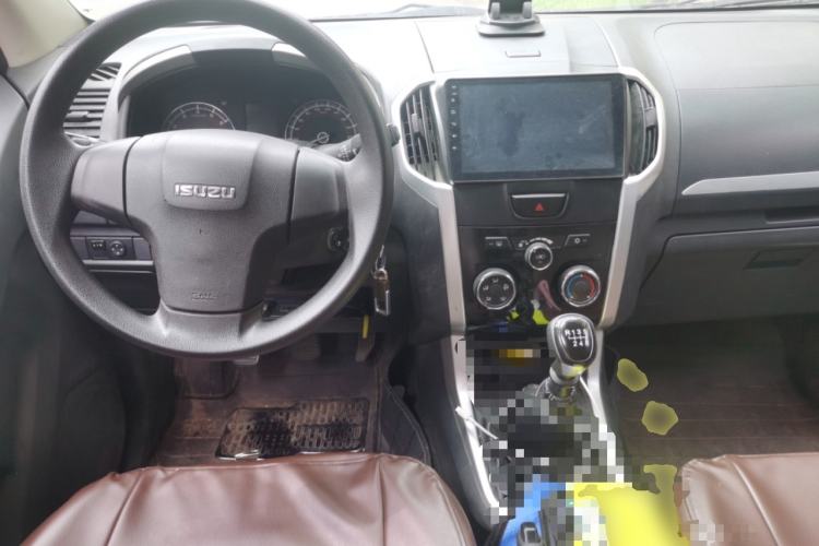 Used Isuzu D-MAX 2018 2.5T Two-Wheel Drive Base Version Extended Length JE4D25Q5A Center Console