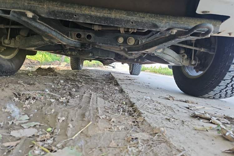 Used Isuzu D-MAX 2018 2.5T Four-Wheel Drive Base Version JE4D25Q5A Chassis Front
