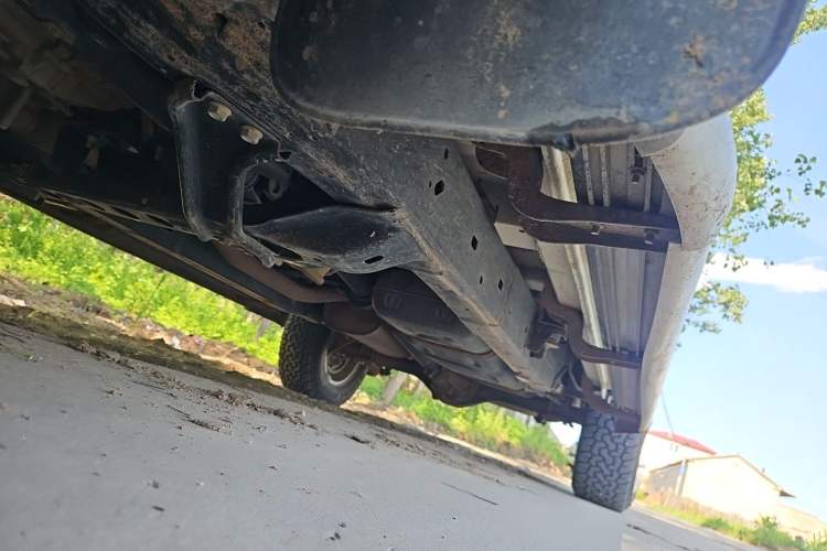 Used Isuzu D-MAX 2018 2.5T Four-Wheel Drive Base Version JE4D25Q5A Chassis Front Left