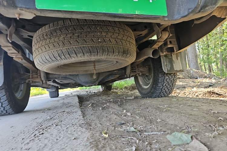Used Isuzu D-MAX 2018 2.5T Four-Wheel Drive Base Version JE4D25Q5A Chassis Rear