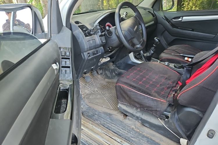Used Isuzu D-MAX 2018 2.5T Four-Wheel Drive Base Version JE4D25Q5A Driver Seat