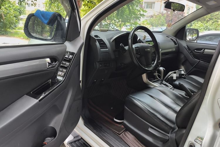 Used Isuzu D-MAX 2018 3.0T Two-Wheel Drive Automatic Elite Version 4JJ1-TC HI Driver Seat