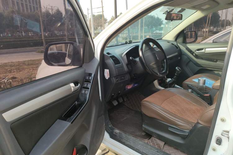 Used Isuzu D-MAX 2018 2.5T Four-Wheel Drive Base Version JE4D25Q5A Driver Seat