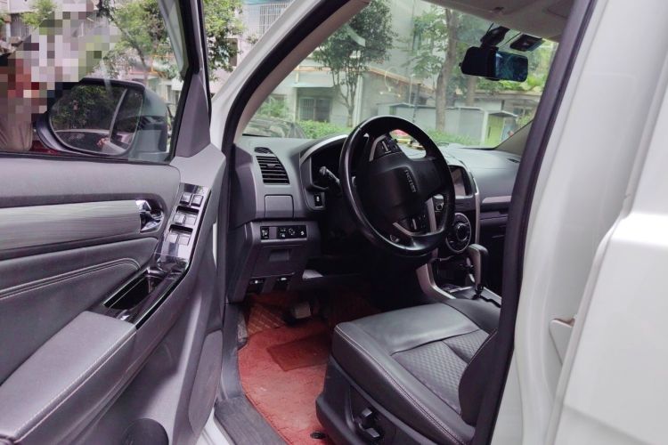 Used Isuzu D-MAX 2018 3.0T Four-Wheel Drive Automatic Ultra-Luxury Version 4JJ1-TC HI Driver Seat