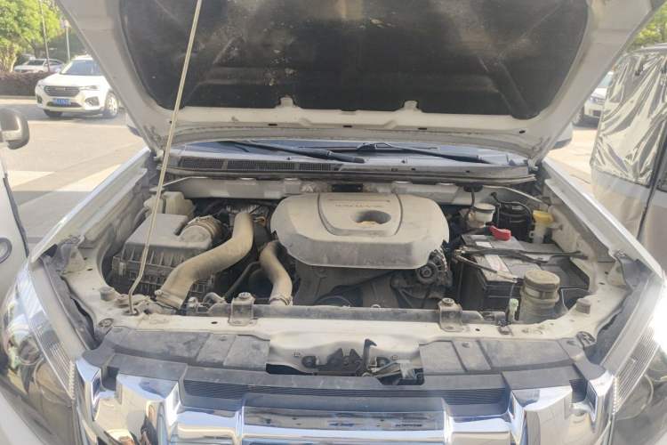 Used Isuzu D-MAX 2018 2.5T Two-Wheel-Drive Base Version JE4D25Q5A Engine Bay