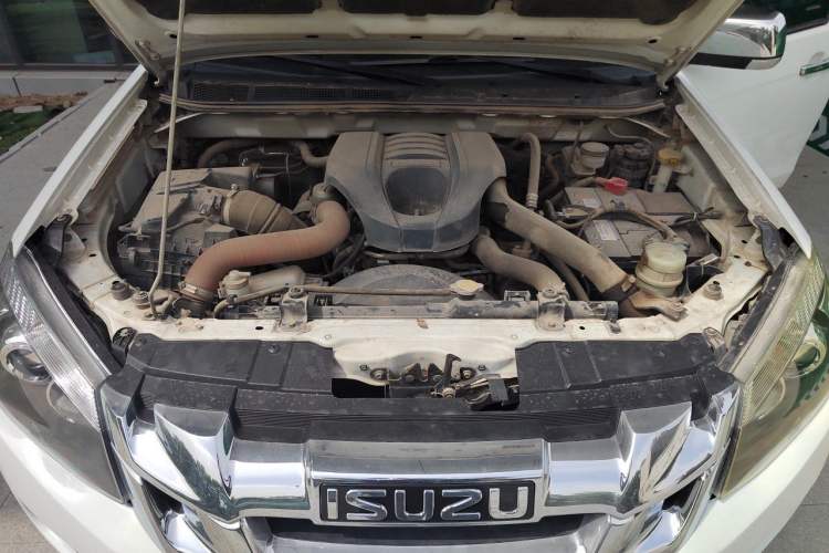 Used Isuzu D-MAX 2018 3.0T Four-Wheel Drive Automatic X-POWER Edition 4JJ1-TC HI Engine Bay