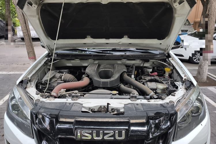 Used Isuzu D-MAX 2018 3.0T Two-Wheel Drive Automatic Elite Version 4JJ1-TC HI Engine Bay