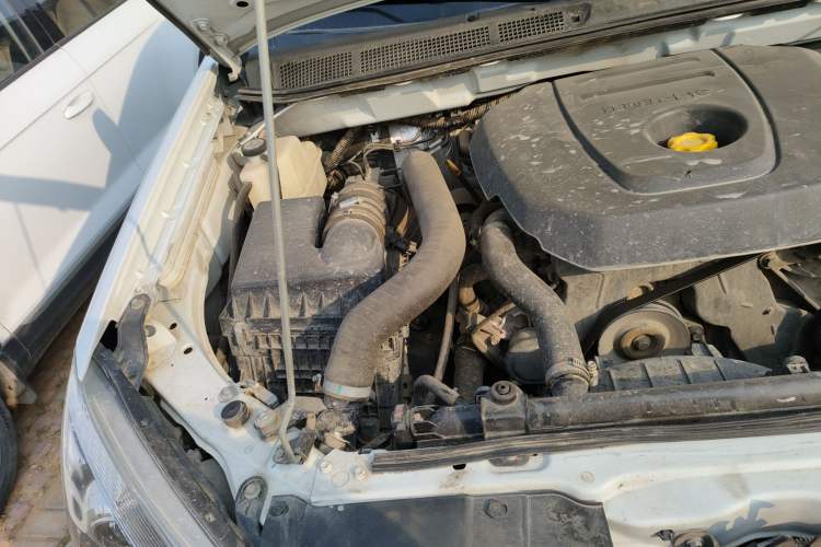 Used Isuzu D-MAX 2018 2.5T Four-Wheel Drive Base Version JE4D25Q5A Engine Bay Right