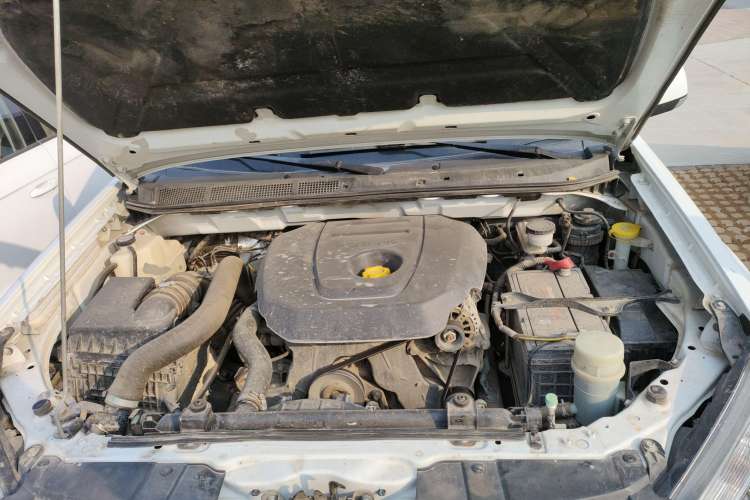 Used Isuzu D-MAX 2018 2.5T Four-Wheel Drive Base Version JE4D25Q5A Engine Bay