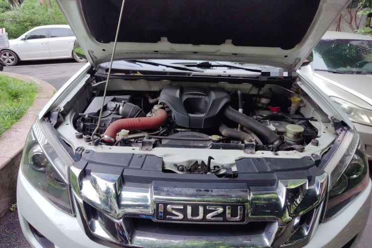 Used Isuzu D-MAX 2018 3.0T Four-Wheel Drive Automatic Ultra-Luxury Version 4JJ1-TC HI Engine Bay