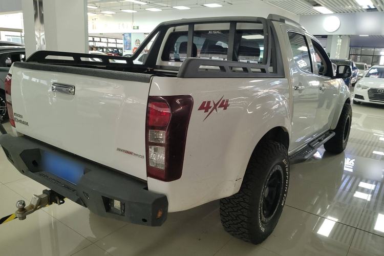 Used Isuzu D-MAX 2018 3.0T Four-Wheel Drive Automatic Ultra-Luxury Version 4JJ1-TC HI Exterior 3