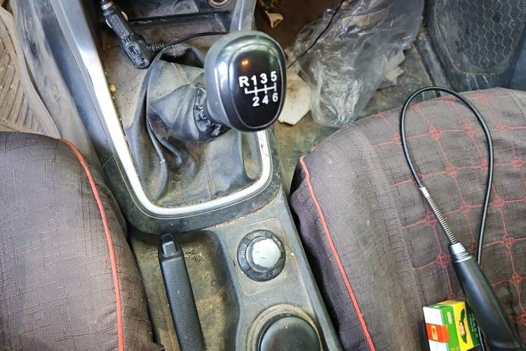 Used Isuzu D-MAX 2018 2.5T Four-Wheel Drive Base Version JE4D25Q5A Gear Lever