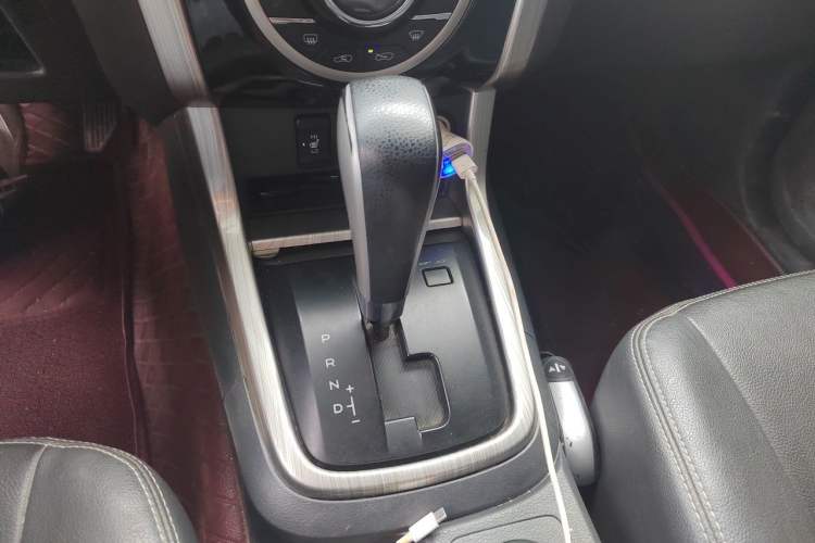 Used Isuzu D-MAX 2018 3.0T Four-Wheel Drive Automatic X-POWER Edition 4JJ1-TC HI Gear Lever