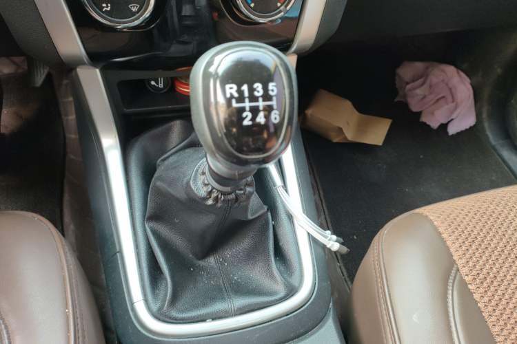 Used Isuzu D-MAX 2018 2.5T Four-Wheel Drive Base Version JE4D25Q5A Gear Lever