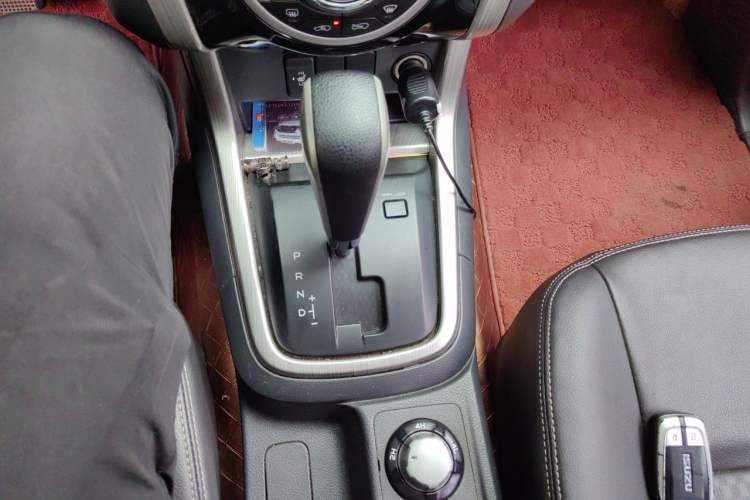 Used Isuzu D-MAX 2018 3.0T Four-Wheel Drive Automatic Ultra-Luxury Version 4JJ1-TC HI Gear Lever
