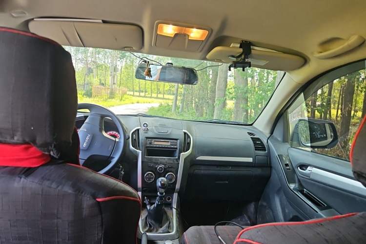 Used Isuzu D-MAX 2018 2.5T Four-Wheel Drive Base Version JE4D25Q5A Headliner