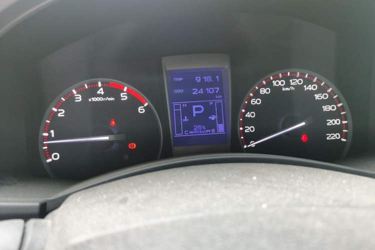 Used Isuzu D-MAX 2018 3.0T Four-Wheel Drive Automatic Ultra-Luxury Version 4JJ1-TC HI Instrument Cluster