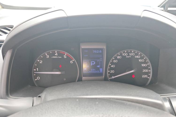Used Isuzu D-MAX 2018 3.0T Four-Wheel Drive Automatic Ultra-Luxury Version 4JJ1-TC HI Instrument Cluster